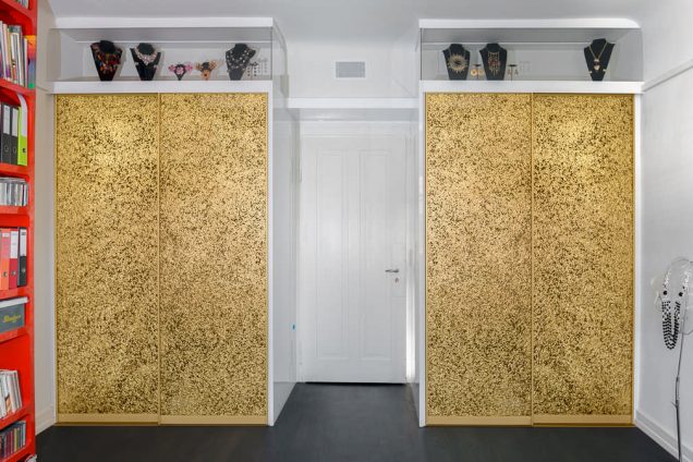 Goldener Einbauschrank mit Schmuckvitrine Zürich 0